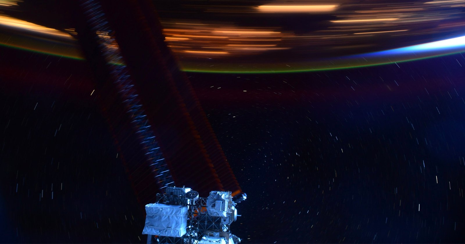 Un’immagine dalla Stazione Spaziale Internazionale che mostra la velocità con cui si muove la stazione spaziale