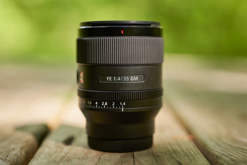 Sigma 30mm F/1.4 vs Sony 35mm F/1.8 