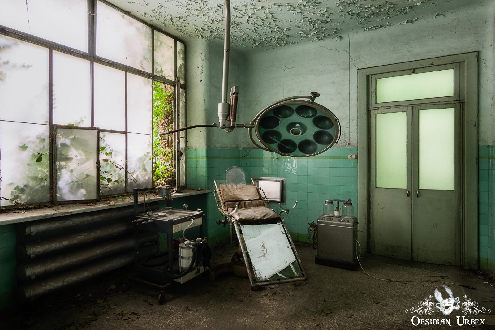 Scientist Photographs Historically-Rich Abandoned and Forgotten Spaces ...