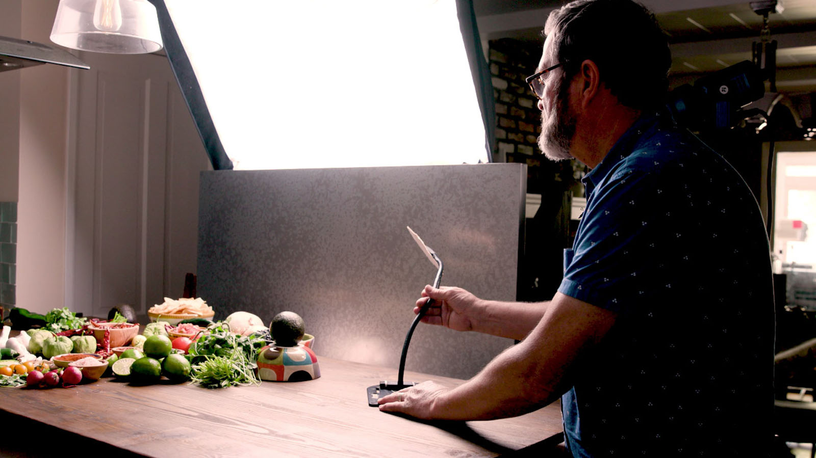 How to Do Top Back Lighting in Product Photography | PetaPixel