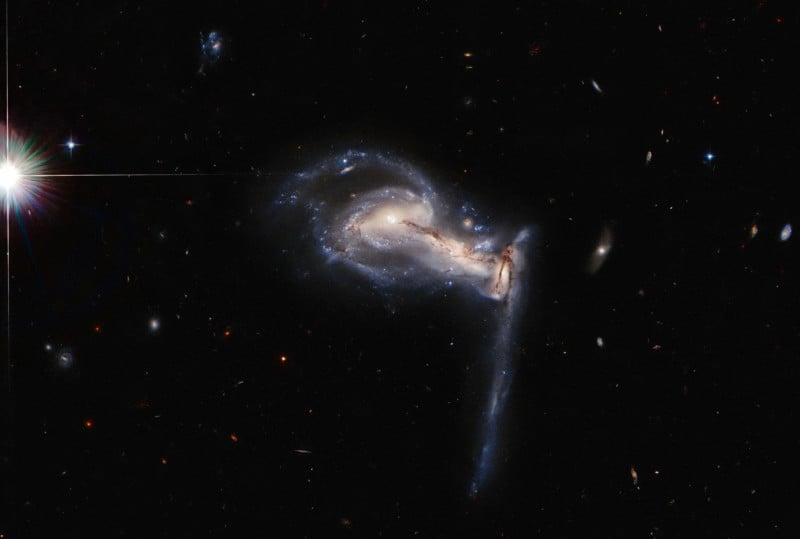Hubble cattura la “attrazione gravitazionale” tra tre galassie