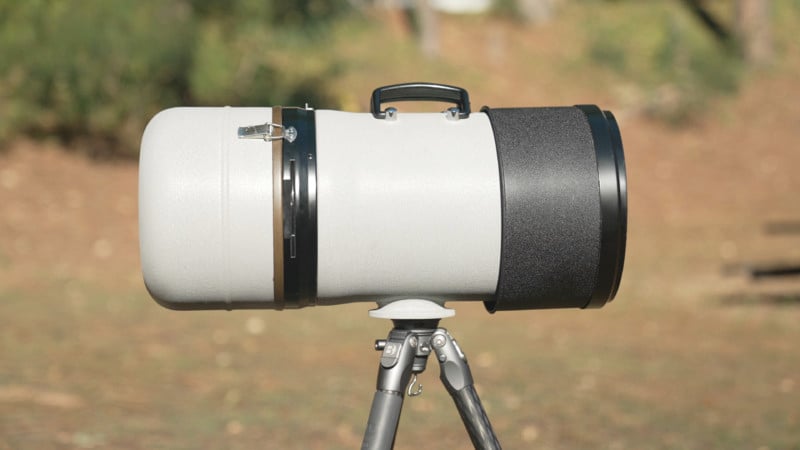Profile view of the Nikon 1000mm reflex lens