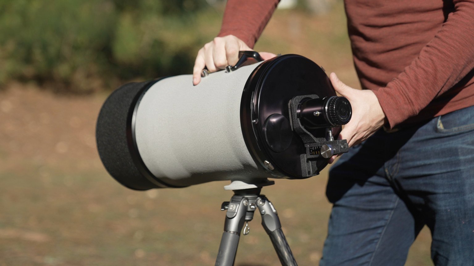 Cận cảnh ống kính 1000mm f/6.3 kinh điển và quý giá của Nikon