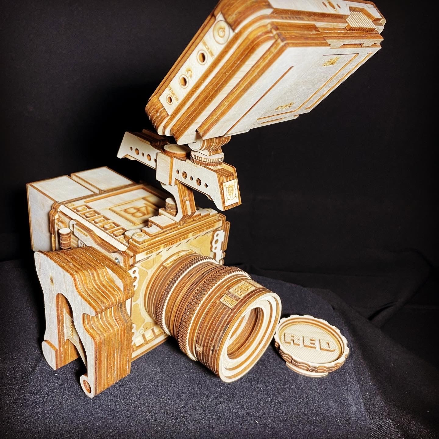 This Talented Artist Custom Makes Incredibly Detailed Wooden Cameras ...