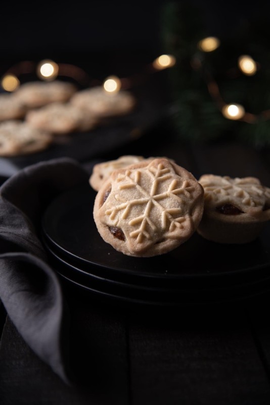 Festive Food Photography: Shooting with Christmas Lights