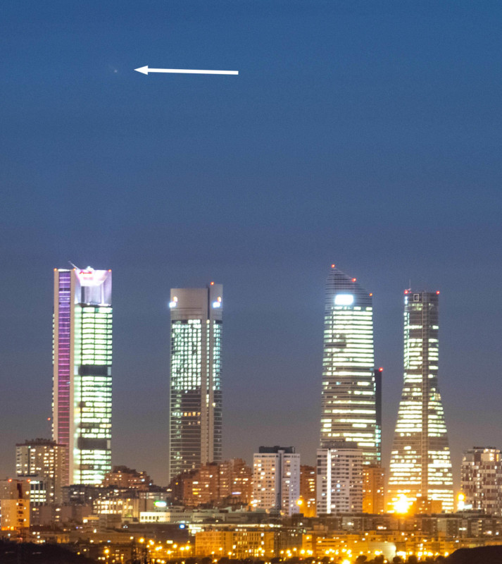 A cropped photo showing Comet Leonard over the Four Towers in Madrid