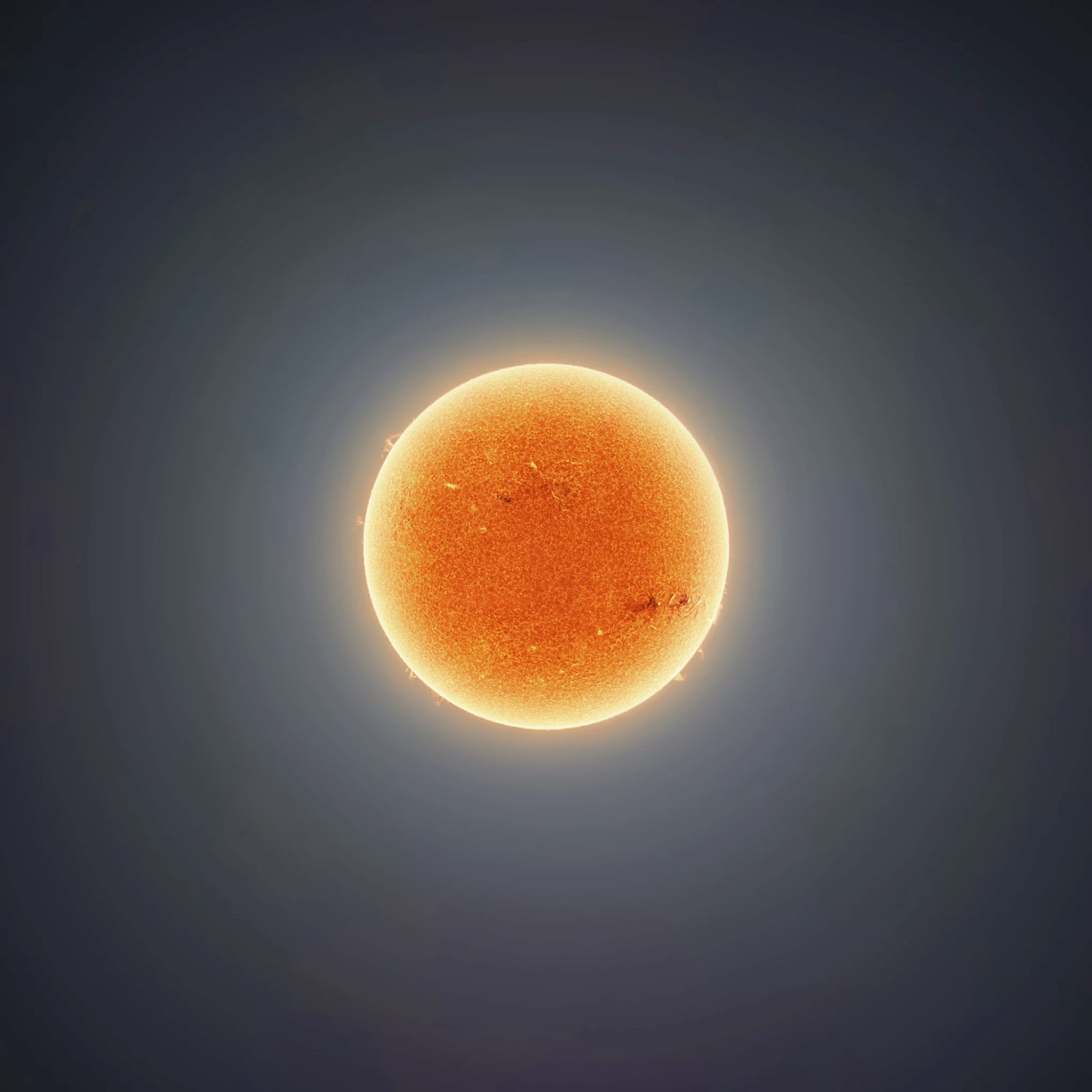Photographer Captures Sun's Details by Combining 150K Backyard Photos ...