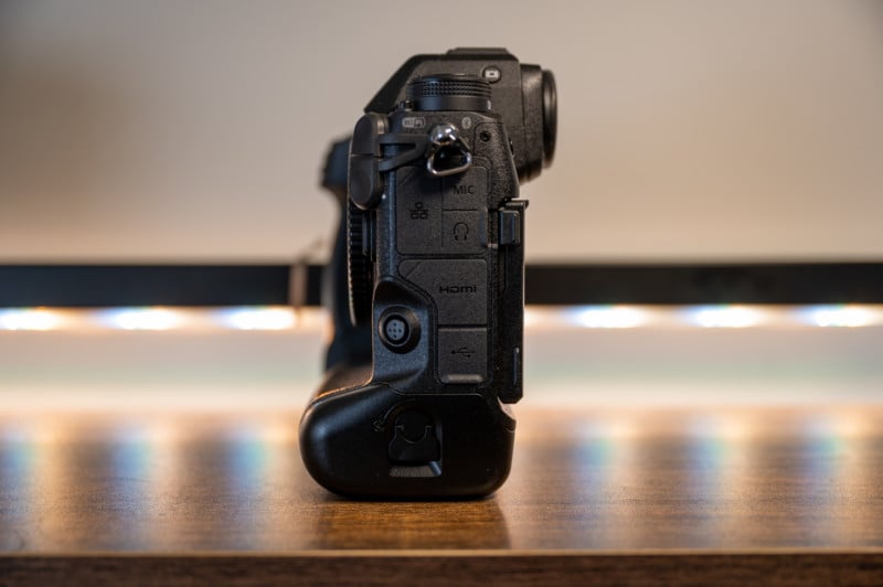 Nikon Z9 साइड पोर्ट कनेक्शन पर्याय
