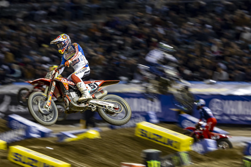 Hands-On with the Canon R3: Shooting Motocross