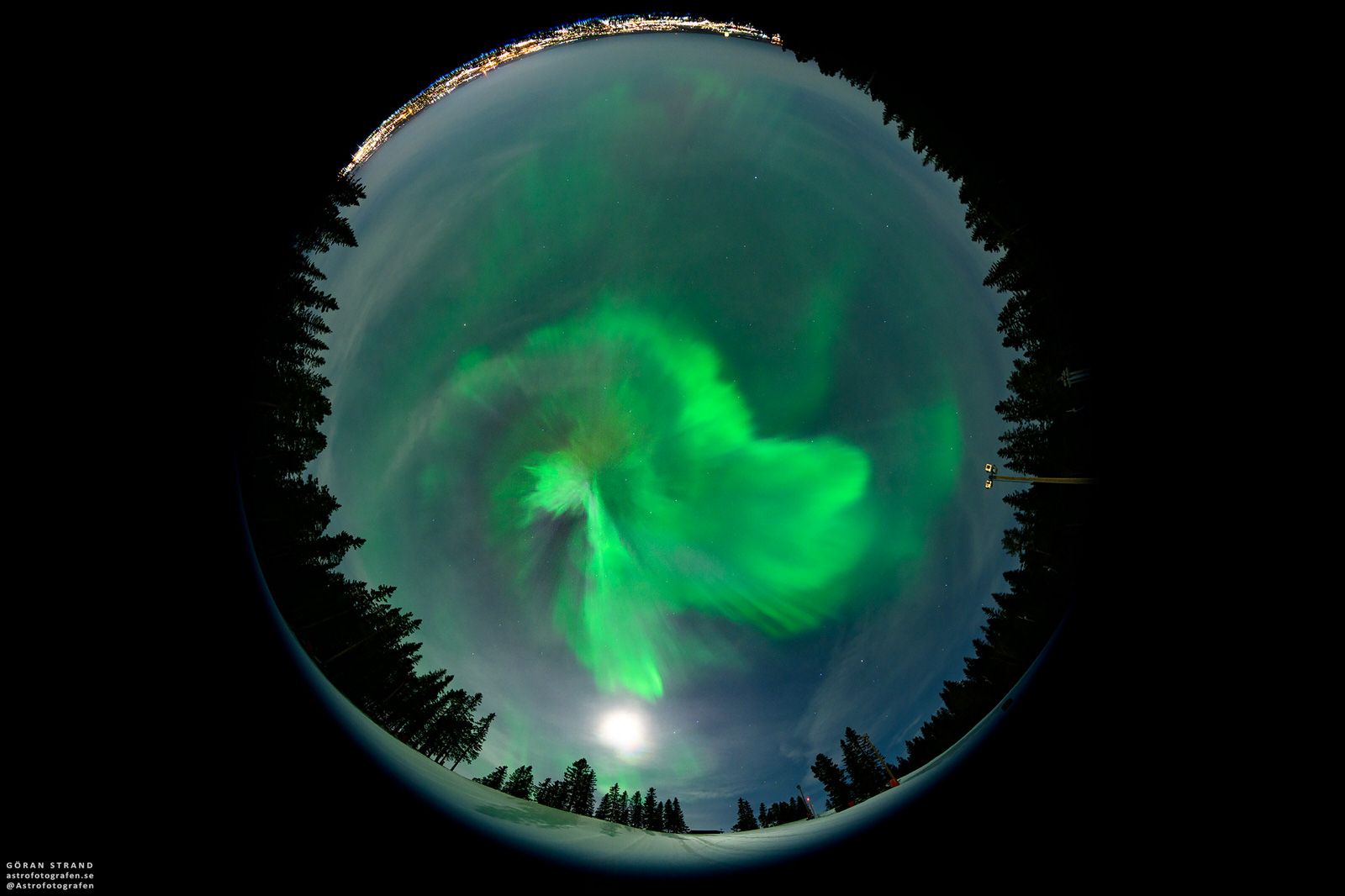 Photographer Captures Stunning Shots of Northern Lights in Real-Time ...
