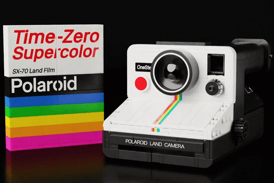 This LEGO Polaroid OneStep Camera Has a Functional Film Tray | PetaPixel