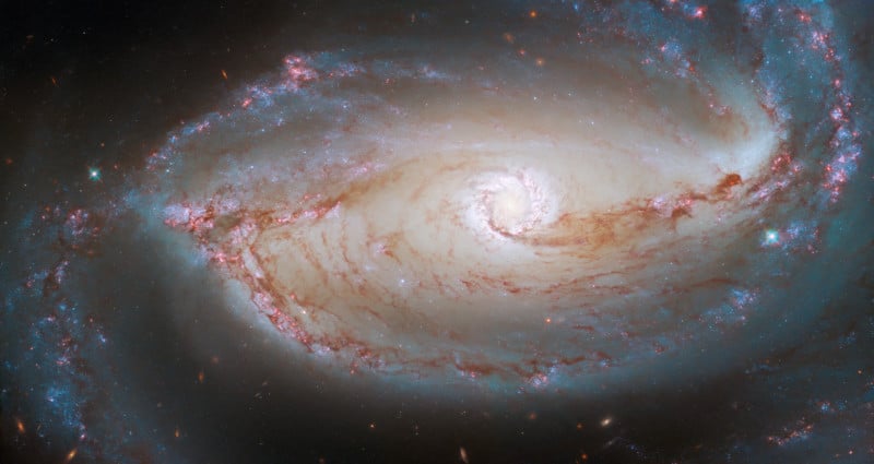 the heart of NGC 1097 as captured by Hubble