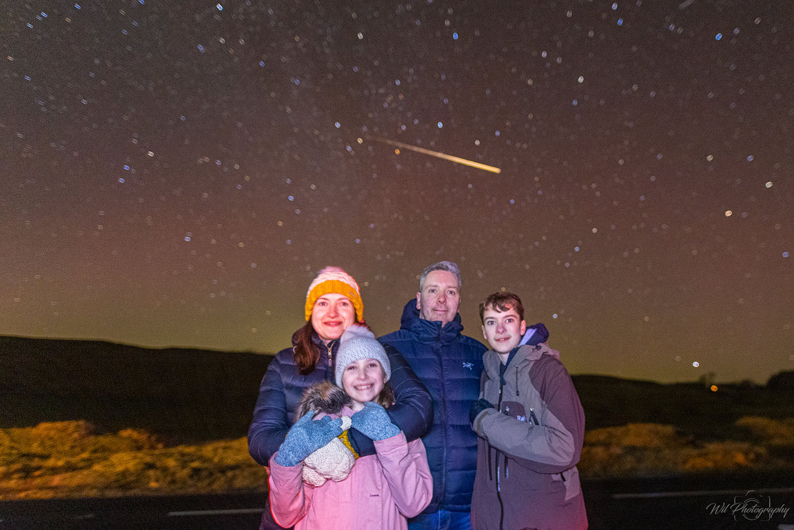 lucky-photographer-catches-shooting-star-in-family-photo-petapixel