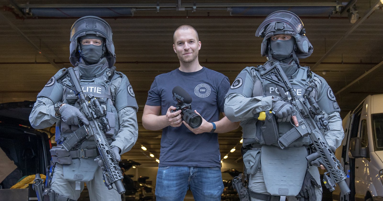 Nederlandse politieagent coördineert rechtshandhaving en fotografie