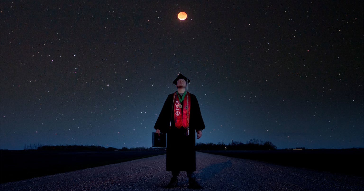 Astrophysics Student Takes Graduation Photo Under a Total Lunar Eclipse ...