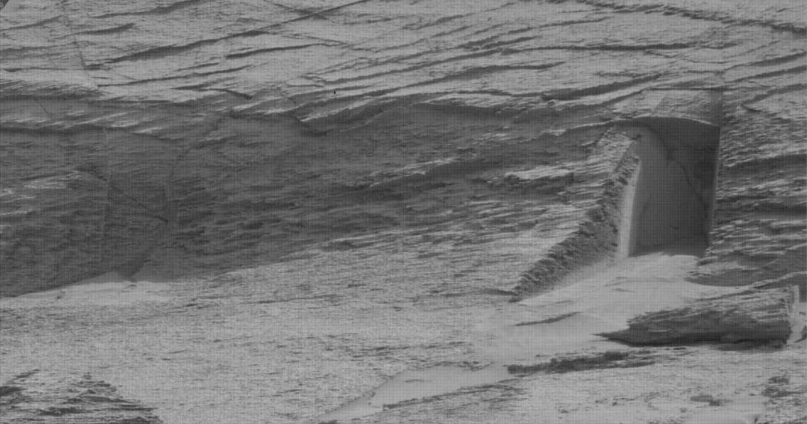 Mars Curiosity Rover, Mars’ta bir ‘kapının’ fotoğrafını çekiyor
