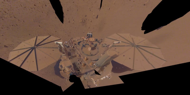 Selfie final de Mars InSight Lander muestra enormes cantidades de acumulación de polvo