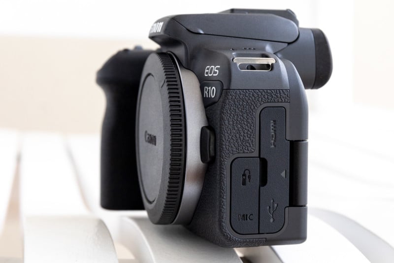 Máquina Fotográfica Canon EOS R10 + RF-S 18-45mm f/4.5-6.3 IS STM