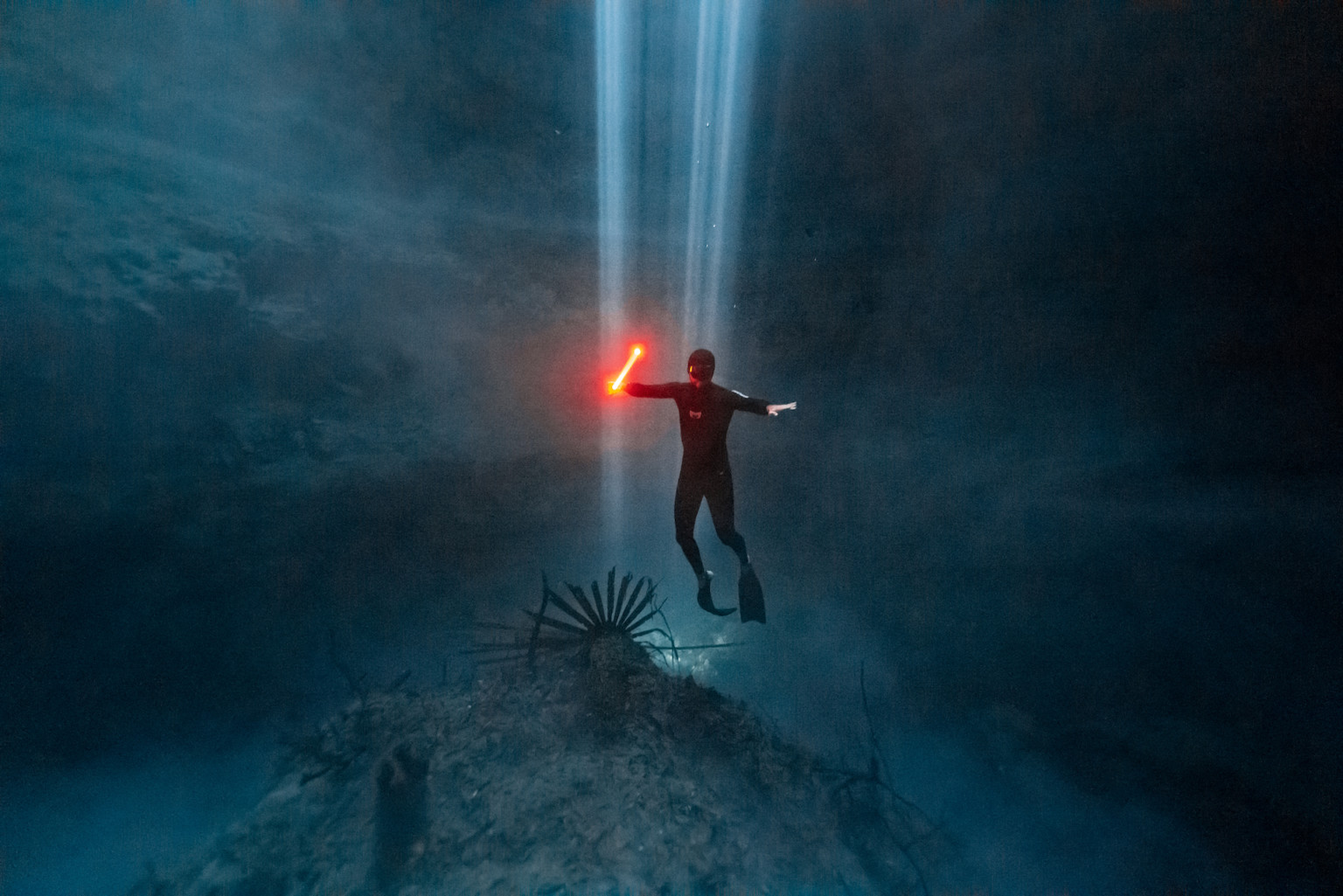 Freediving Photographer Captures Underwater Lightsaber Battle PetaPixel