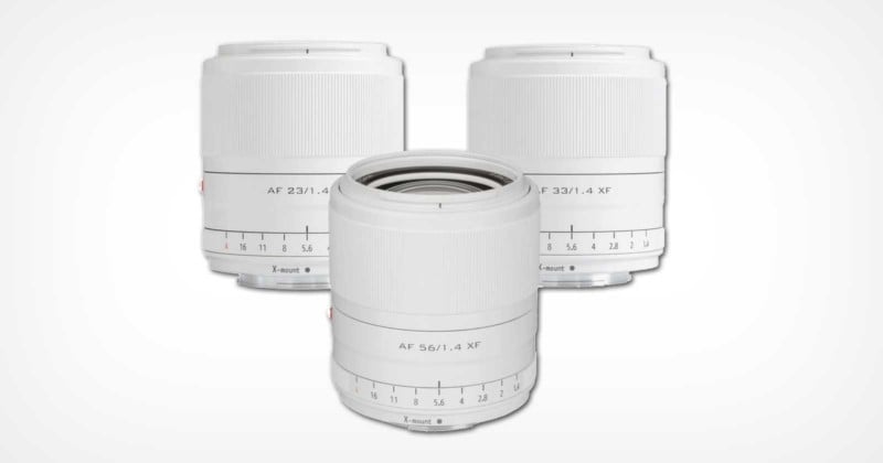 Tiga set lensa veltrox putih X-Mount tersedia dalam jumlah terbatas.