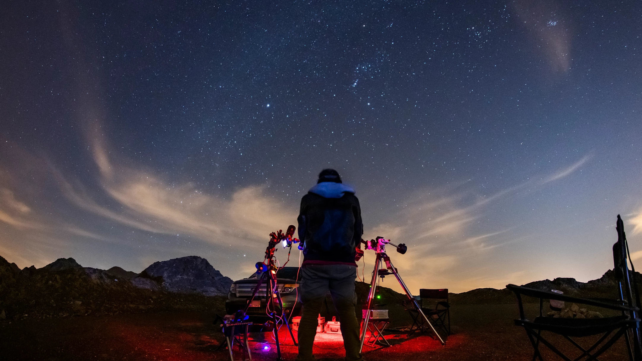 Photographer Creates Epic Night Sky Panorama Using Ordinary Cameras ...