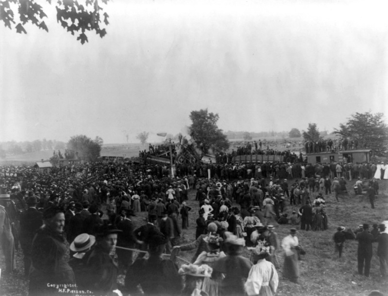 Historical Photos of When Trains Were Purposely Crashed into Each Other03