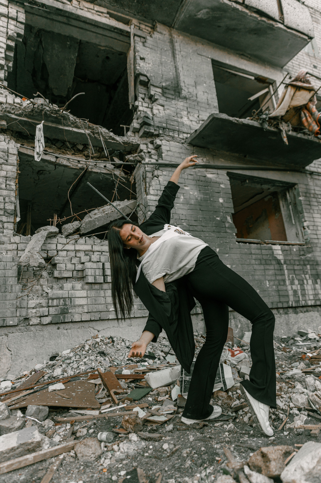 Ukrainian Students Pose for Grad Photos in the Rubble of Their School ...
