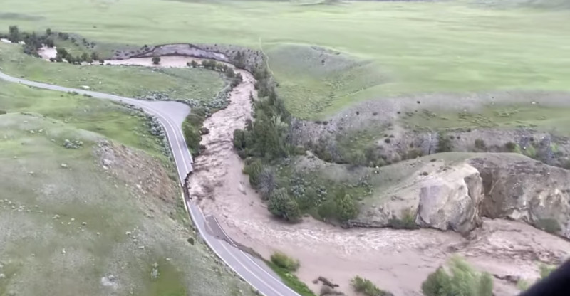 flooding in Yellowstone park