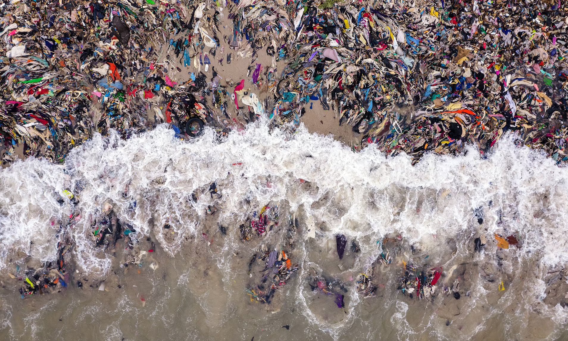 Shocking Photos Show Western 'Fast Fashion' That Pollute African ...