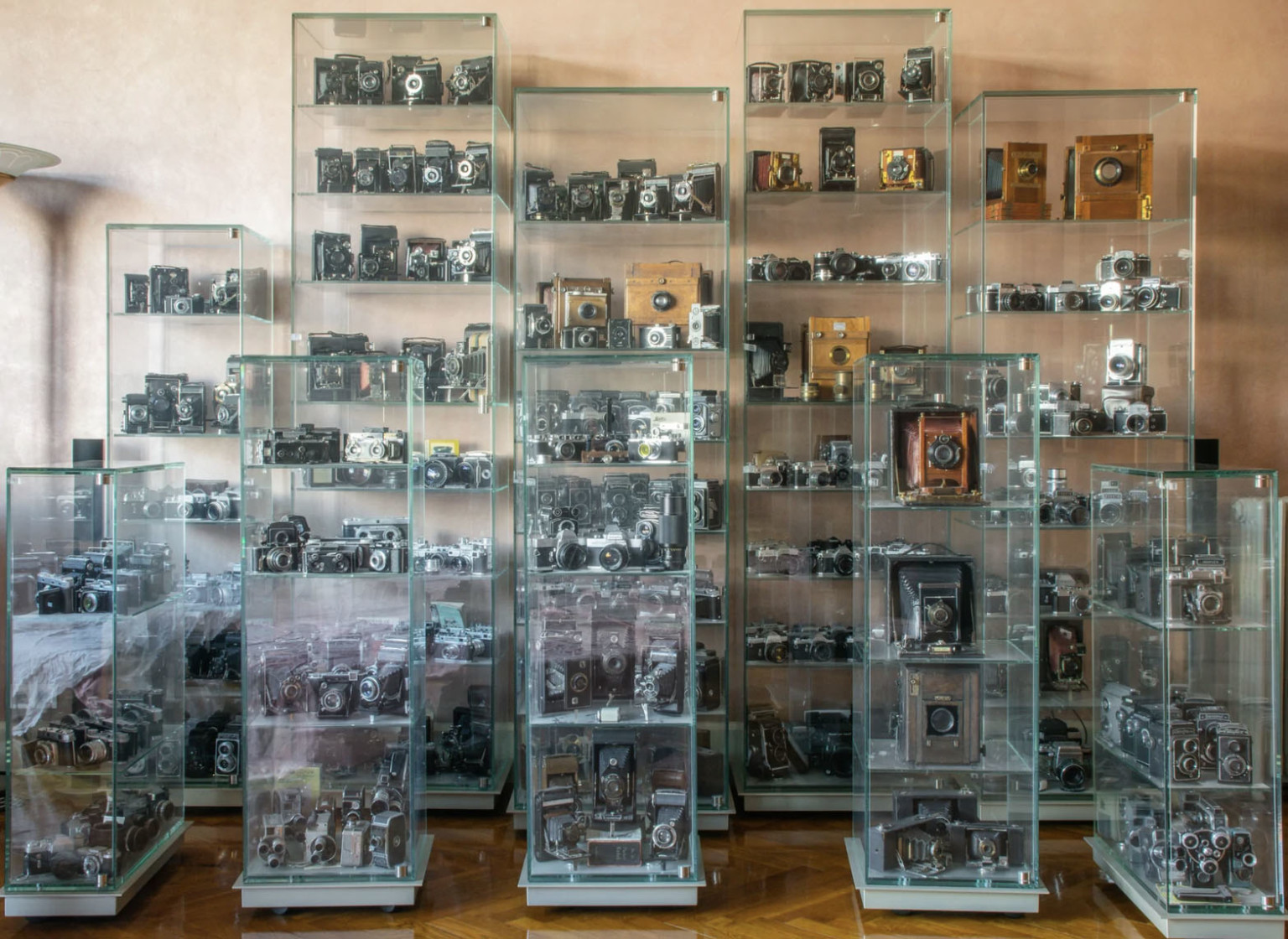 Rare Collection Of 405 Vintage Cameras Worth 30 000 For Sale PetaPixel   Screenshot 2022 07 08 At 16.50.44 Copy 1536x1120 