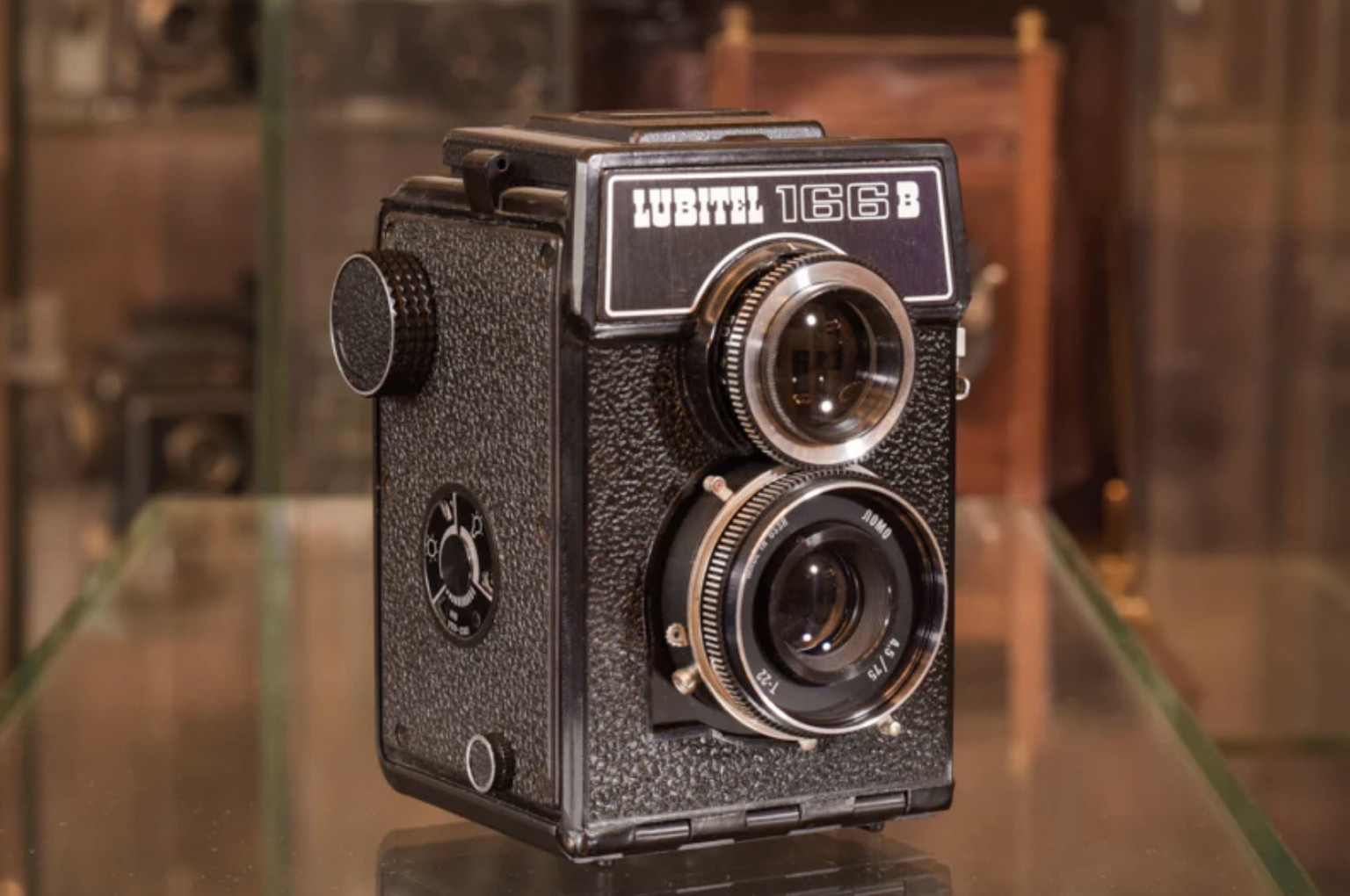 Rare Collection Of 405 Vintage Cameras Worth $30,000 For Sale | PetaPixel