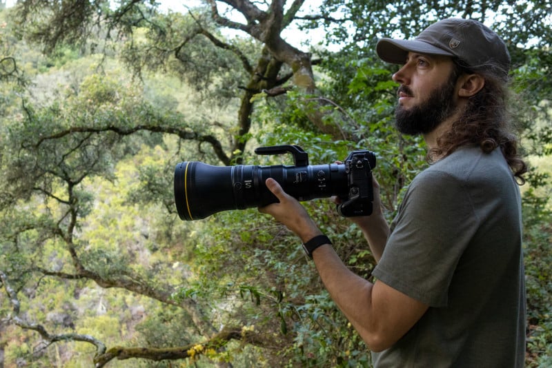 Nikon Z 800mm f/6.3 VR S lens in hands.