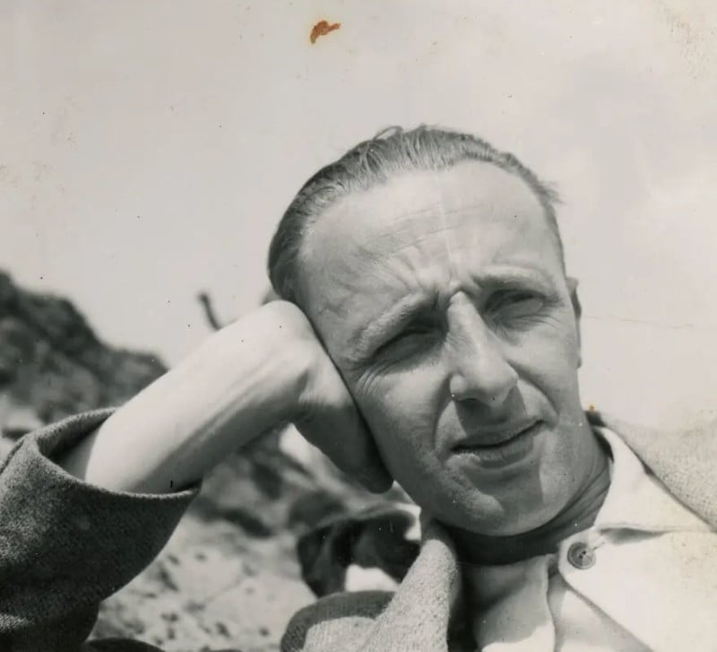 DELA DISCOUNT Herman_Heukels_1906-1947_self_portrait_circa_1941-copy-800x727 Photos That Document The Holocaust Were Taken by a Nazi, Book Reveals DELA DISCOUNT  