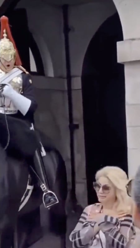woman screamed at by queens guard