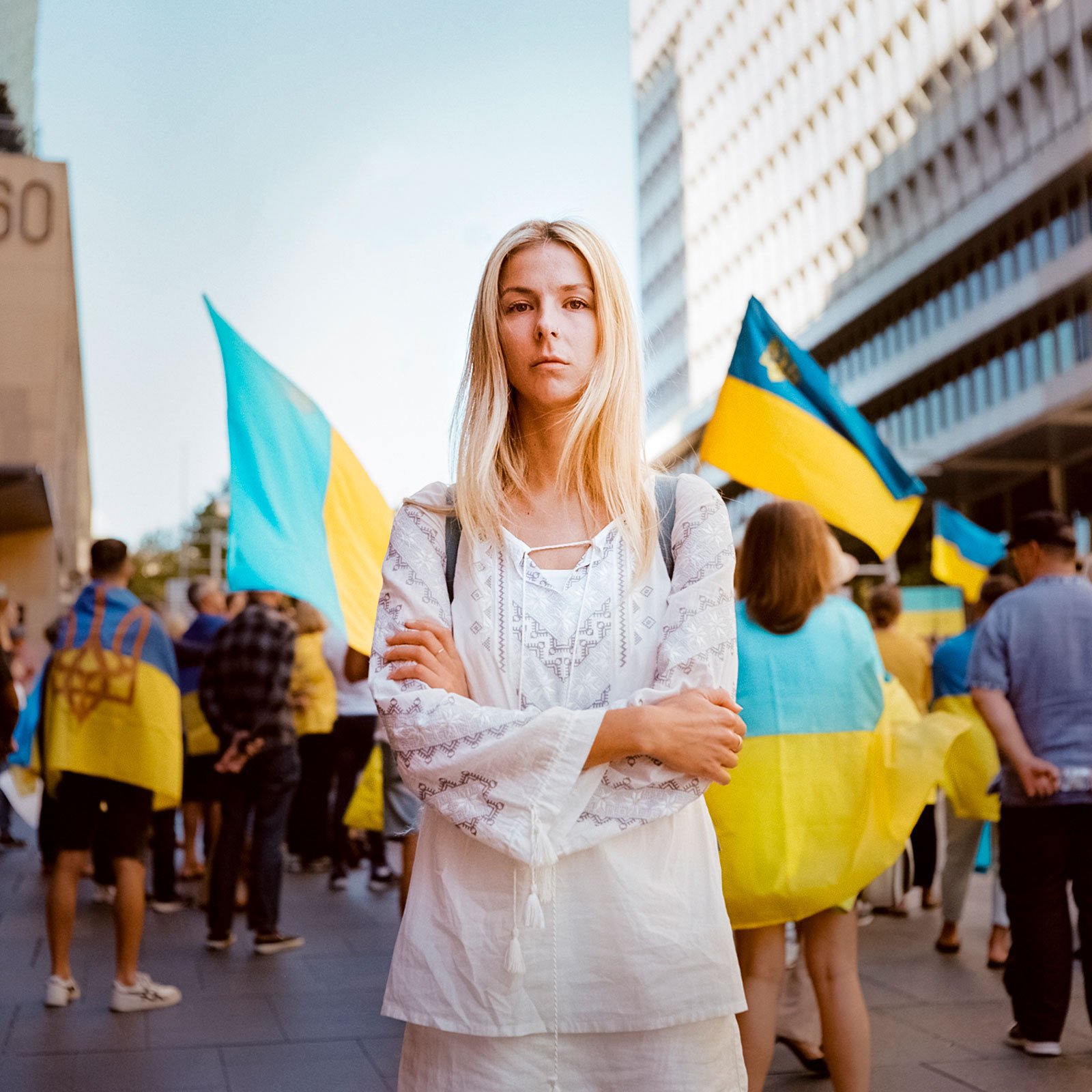 Jeune femme ukrainienne protestant