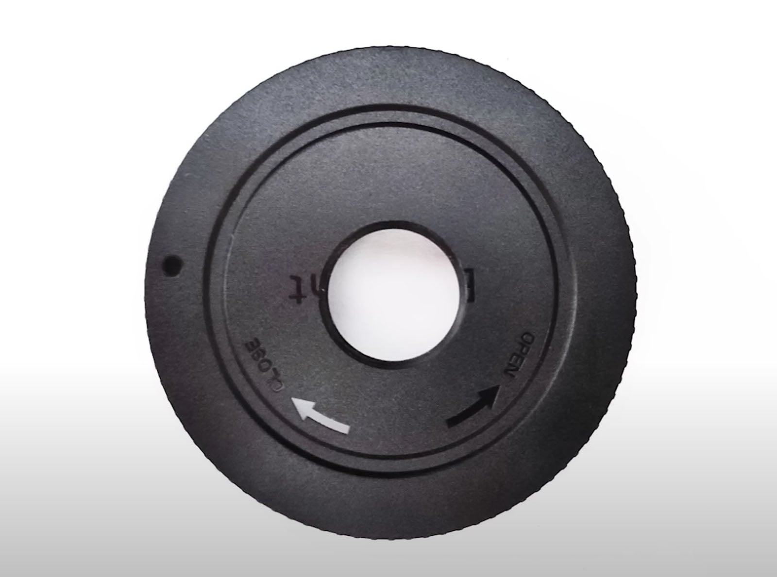 Photographer Recreates the 90s Look with a DIY Disposable Camera Lens