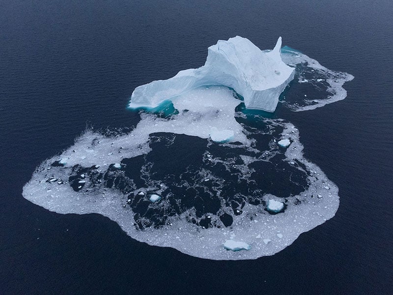 Incredible footage of a sudden iceberg collapse in Greenland | PetaPixel