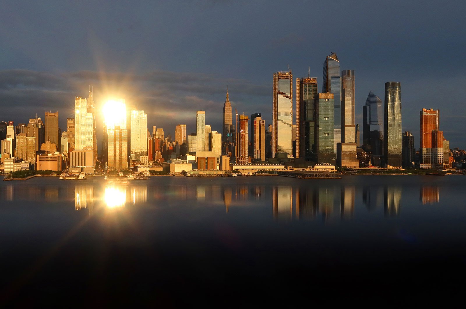 NYC skyline with bright building glisten