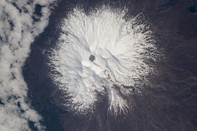 Vista HD de la montaña que hizo famosa El Señor de los Anillos