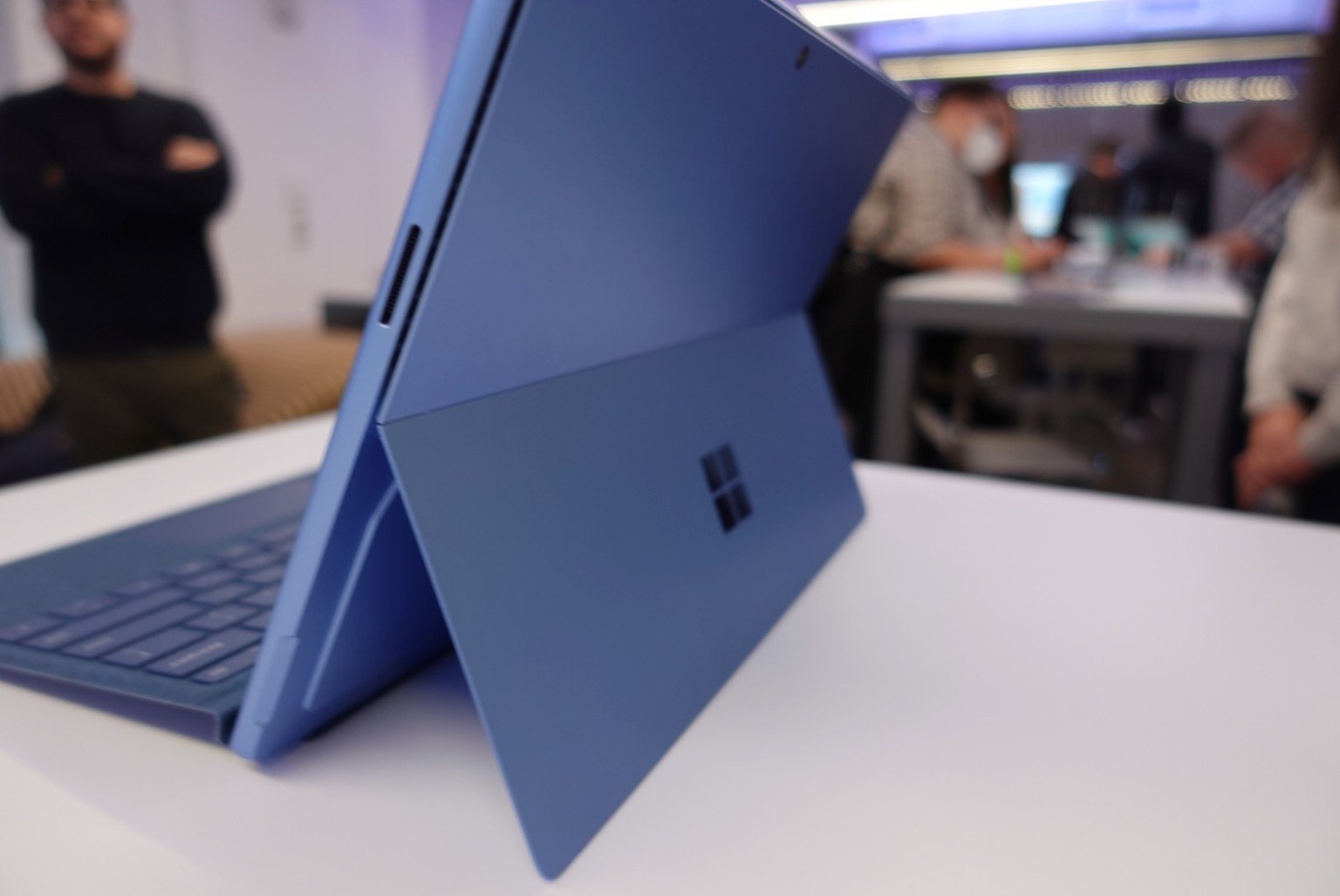 Hands On With Microsoft S New Surface Pro Laptop Petapixel