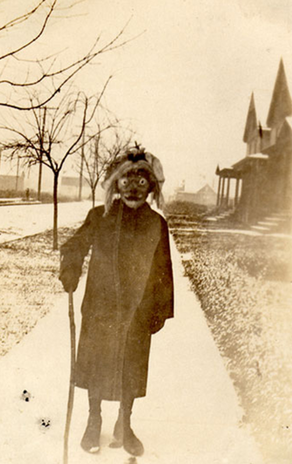 Century-Old Photos of Spooky Vintage Halloween Costumes | PetaPixel