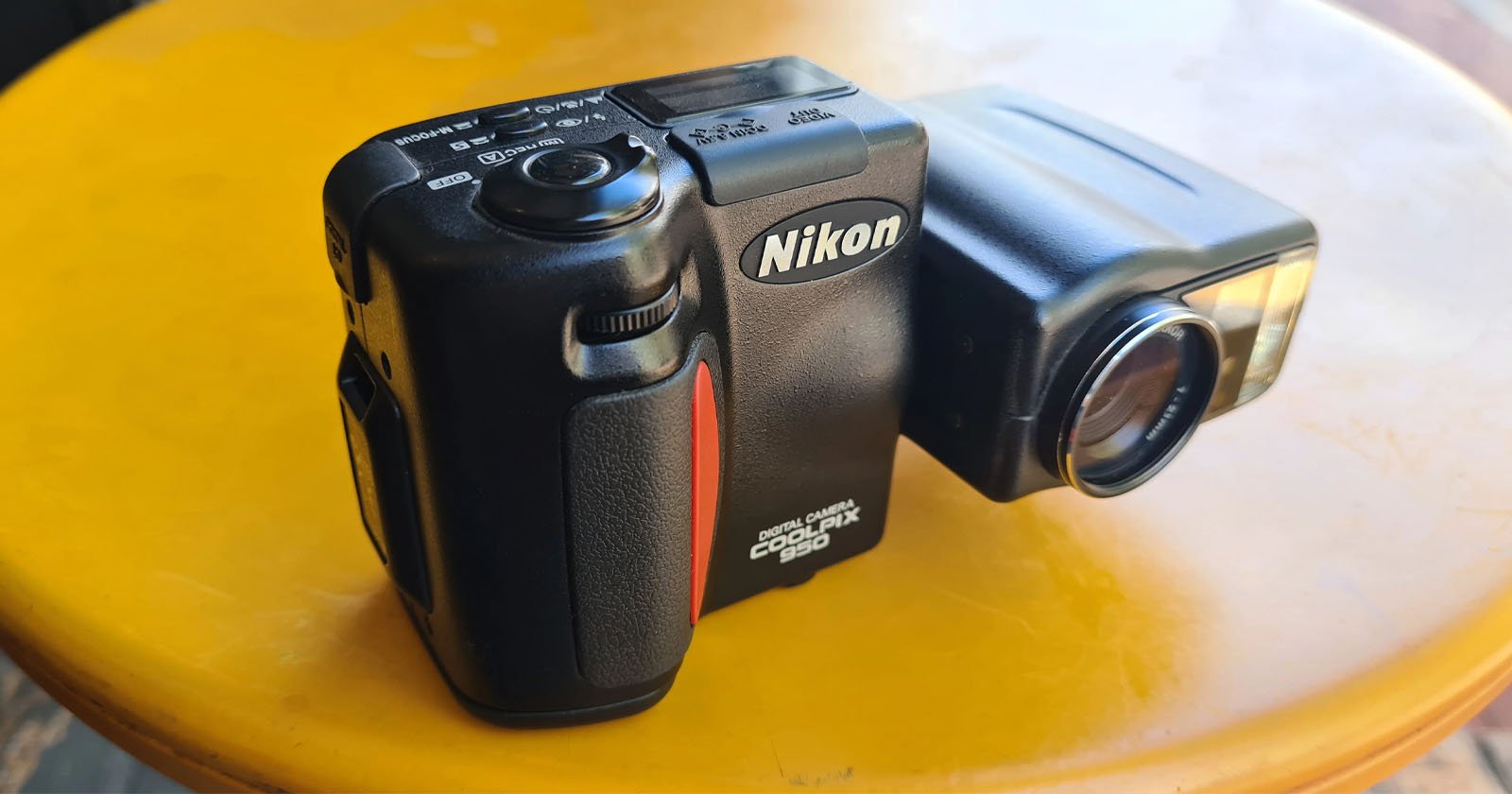 The Nikon Coolpix 950 from 1999 Still Feels Great to Use Today