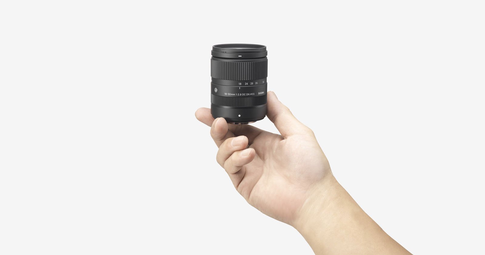 Sigma's New 18-50mm f/2.8 Lens for Fujifilm X Mount is Super Small 