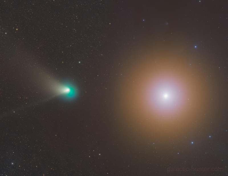 green comet and mars