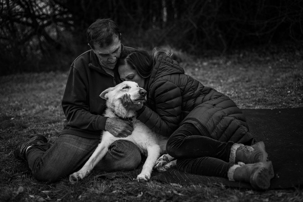 Moving Photos Capture People's Final Moments with Their Pets | PetaPixel