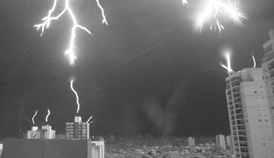 Photo from High-Speed Camera Reveals How Lightning Rods Work | PetaPixel