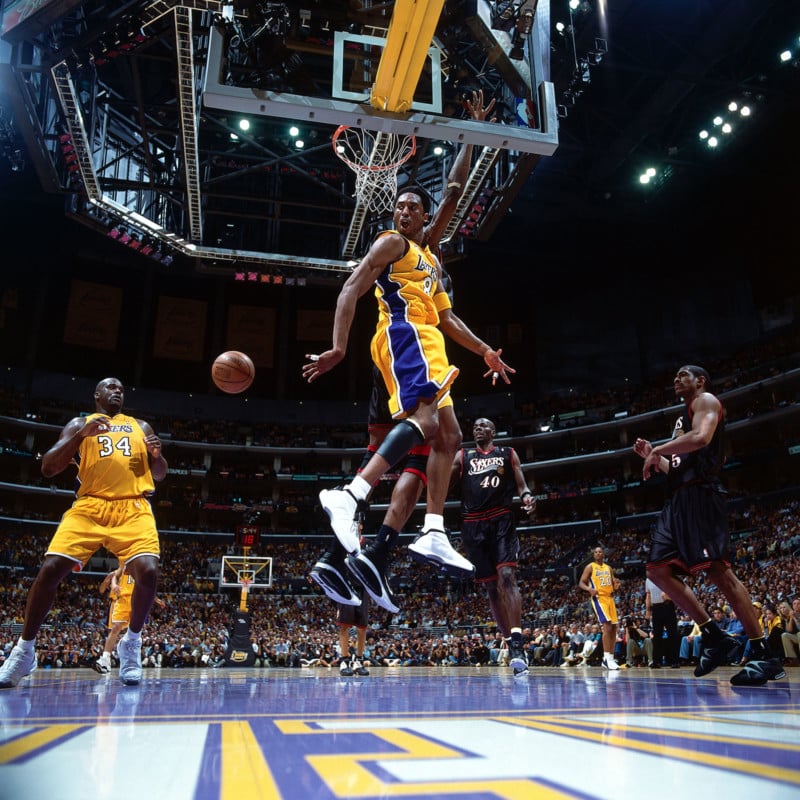 Shaquille O'Neal of the Los Angeles Lakers attempts a dunk against News  Photo - Getty Images