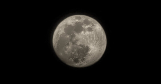 Samsung Accused of Faking Zoomed Photos of the Moon with AI | PetaPixel