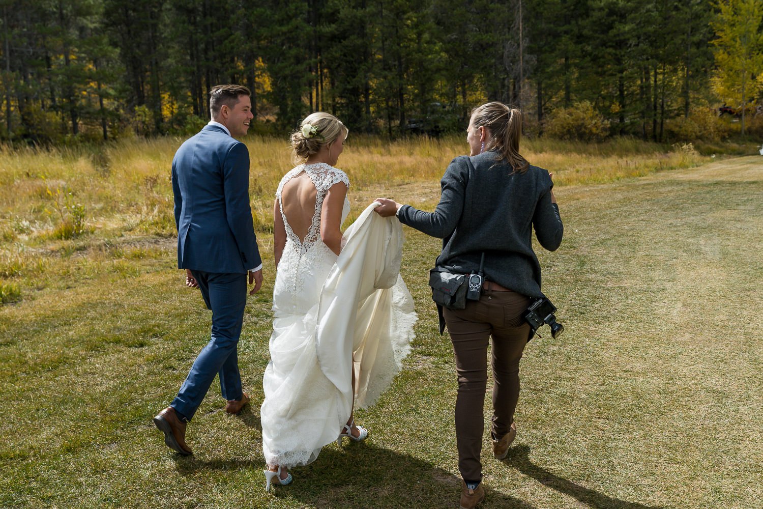 Behind the Scenes A Day in the Life of a Wedding Photographer PetaPixel(02)