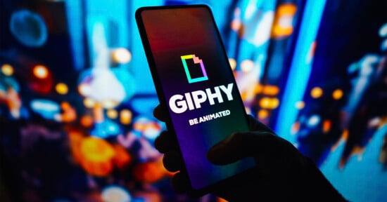 Shutterstock buys Giphy